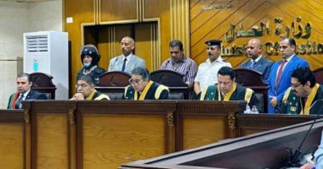 تأجيل محاكمة عاطل بتهمة الإتجار فى قاصرات أجنبيات وابتزازهن عبر الإنترنت لـ23 مارس