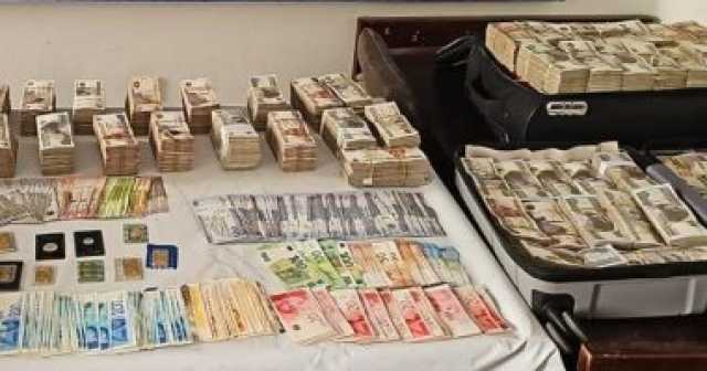 مغارة على بابا.. ضبط دولارات وذهب بالسوق السوداء بقيمة 114 مليون جنيه.. التحفظ على ملايين العملات الأجنبية والمجوهرات.. الداخلية: ضربات أمنية مستمرة ضد الاتجار غير المشروع بالنقد الأجنبى