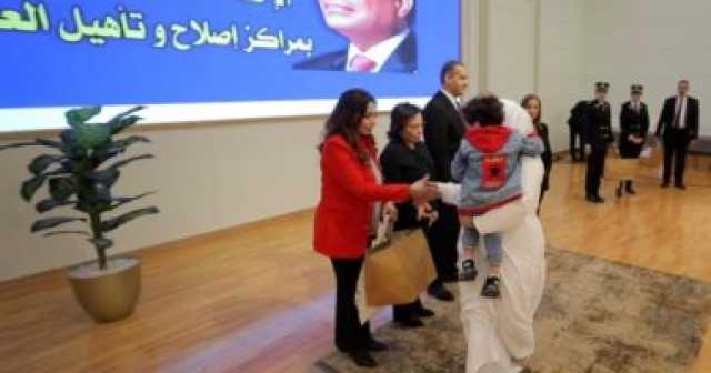 الداخلية تقدم هدايا للسيدات بمراكز الإصلاح والتأهيل بمناسبة عيد الأم