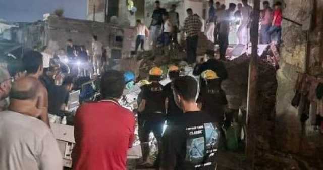 النيابة تُعاين موقع انهيار عقار من 4 طوابق بحى المناخ فى بورسعيد