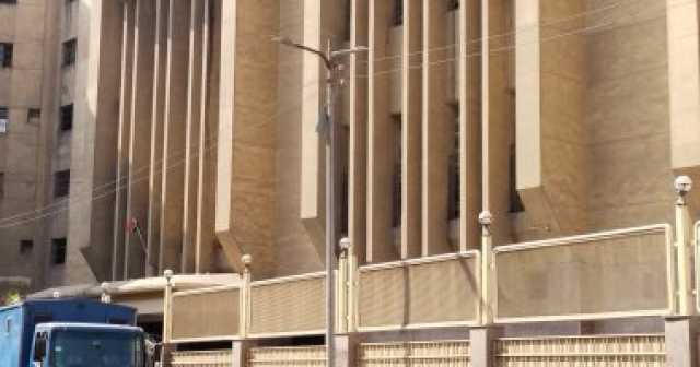 وصول المتهمين بقتل طفل شبرا واستعدادات مكثفة لبدء جلسة المحاكمة.. فيديو