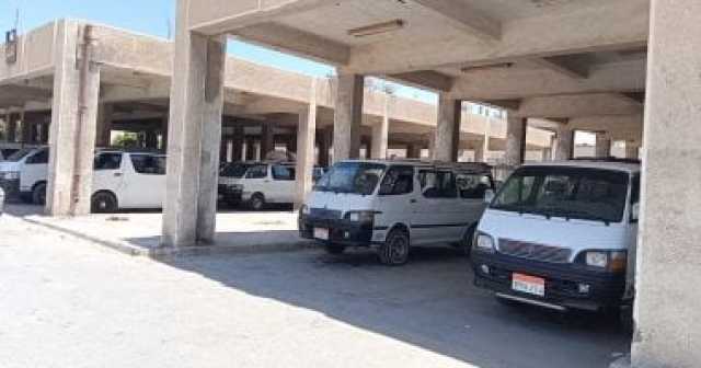 القبض على سائق أشهر سلاحًا آليًا من سيارته في سوهاج