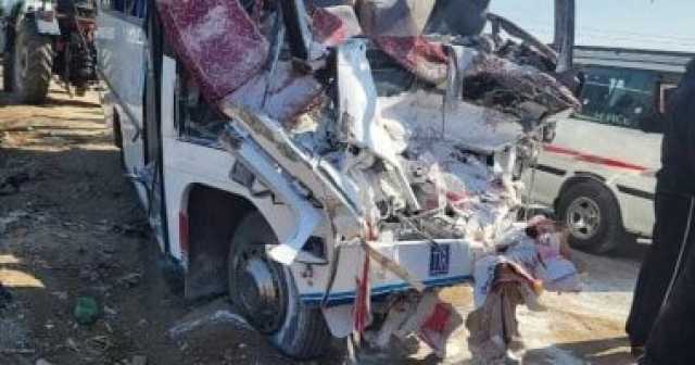 مصرع شخصين وإصابة 5 آخرين إثر تصادم سيارتين على طريق الإسماعيلية السويس