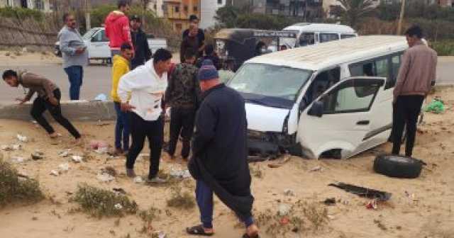 بالأسماء.. إصابة 14 شخصا فى انقلاب ميكروباص على الطريق الدولى بكفر الشيخ