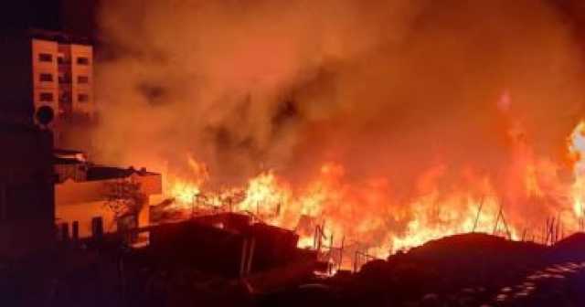 اندلاع حريق بمخزن أخشاب بمنطقة الشرابية بالقاهرة