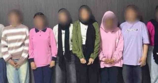 ضبط فتيات ضربن فتاة بالشرقية بسبب تطبيق بالإنترنت.. فيديو