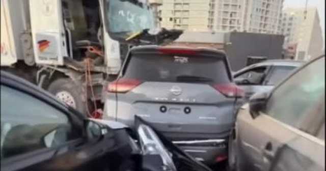 قرار جديد من النيابة.. عرض سائق التريلا المتسبب في تهشم سيارات معرض القطامية
