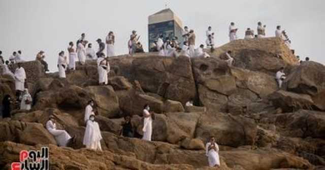 عرفات يتأهب لاستقبال الحجاج فى الموقف العظيم.. فيديو