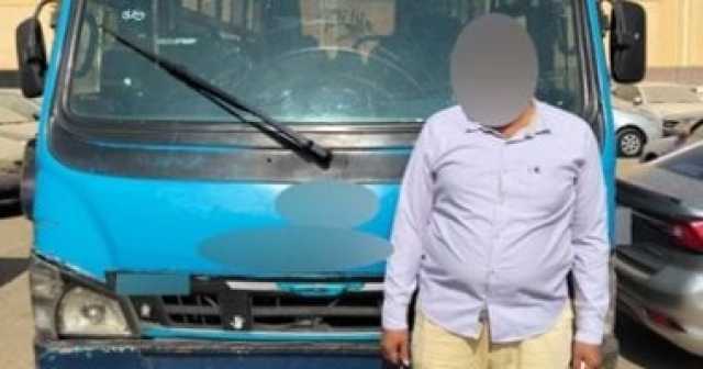 ضبط سائق أتوبيس لا يحمل رخصة ويسير عكس الاتجاه بالتجمع الأول
