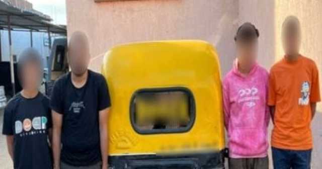 الداخلية تكشف تفاصيل فيديو جلوس 3 طلاب على سقف توك توك أثناء سيره على الطريق