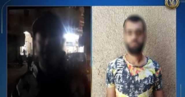 كشف ملابسات فيديو يظهر شخص يحمل سلاح أبيض يتعدى على مواطن داخل سيارة أجرة
