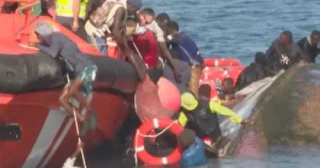 مصرع 7 أشخاص إثر انقلاب قارب مهاجرين فى ميناء جزر الكنارى