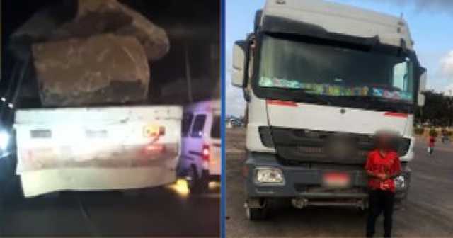 ضبط سائق سيارة نقل محملة بأحجار ضخمة دون غطاء بالإسكندرية.. فيديو