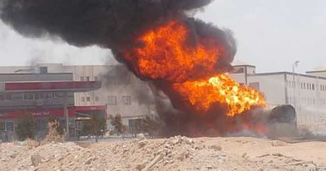 حريق يلتهم سيارة محملة بالبنزين داخل محطة وقود بمدينة العاشر من رمضان