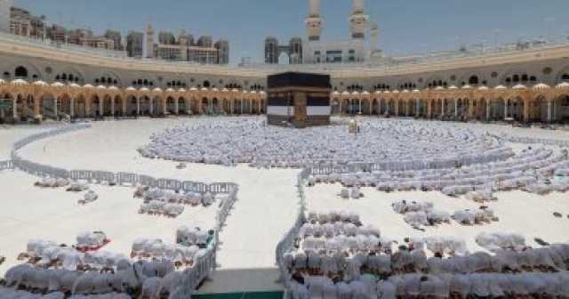 قصة صورة من الحرم.. بياض يُبهج وبكاء يُطمئن