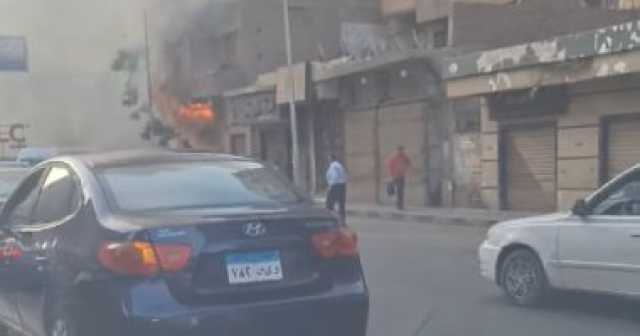 السيطرة على حريق اندلع داخل مخزن فى منطقة الزيتون.. صور