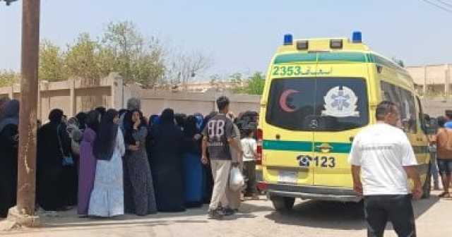 مصرع شخص وإصابة 20 فى انقلاب سيارة ربع نقل تقل عمالا بأسيوط
