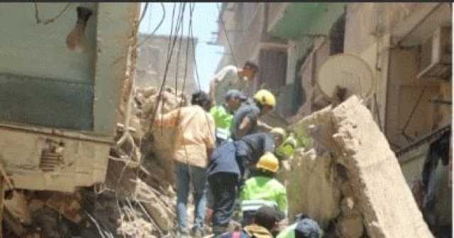 البحث عن ناجين بموقع انهيار منزلين بحدائق القبة.. صور
