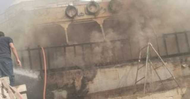 السيطرة على حريق مركب صيد بميناء الأتكة فى السويس.. صور