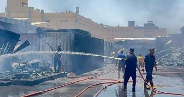 الحماية المدينة تسيطر على حريق مصنع دمياط دون خسائر بشرية.. صور