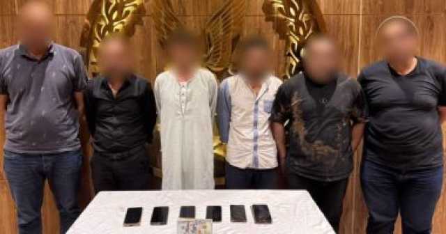 ضبط عصابة تنصب على المواطنين بطوابع وعملات أثرية وهمية