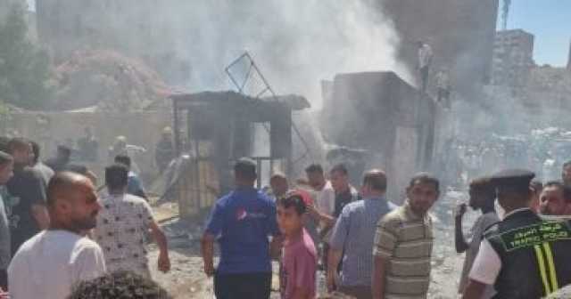إخماد حريق اشتعل بكشك فى شارع فيصل.. صور