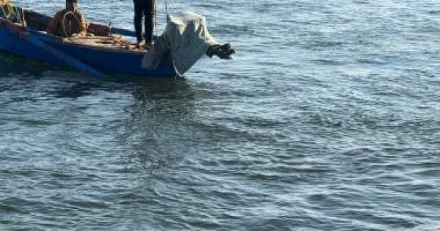 انتشال جثة شخص فى حادث غرق سيارة بنهر النيل بقنا