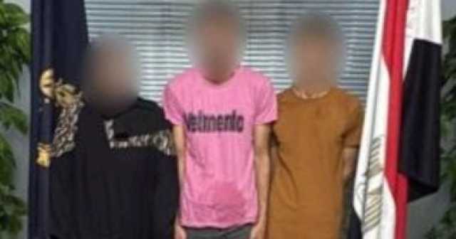 حبس عاطلين وسيدة 4 أيام بتهمة سرقة شخص بالإكراه فى القاهرة الجديدة