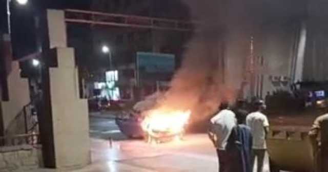 اشتعال النيران في سيارة ملاكي بطريق كورنيش النيل بمدينة أسوان