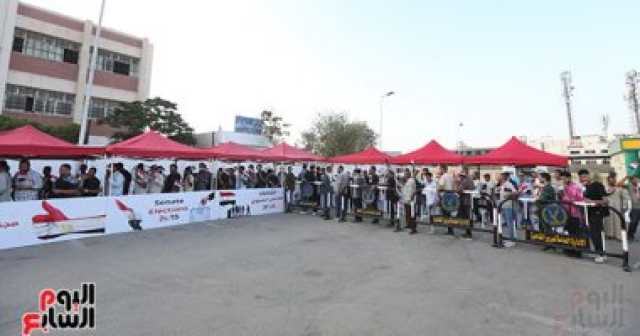 توافد المواطنين أمام لجان التجمع الخامس للتصويت بانتخابات مجلس النواب.. فيديو