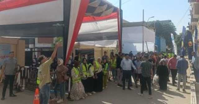لجان 6 أكتوبر تحتشد بطوابير سيدات وشباب للإدلاء بأصواتهم فى انتخابات الشيوخ