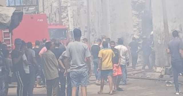 حريق يلتهم مخزن جمع مخلفات بلاستيك وكرتون فى مينا البصل بالإسكندرية