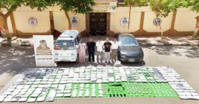 الداخلية تضبط عناصر جنائية بحوزتهم مخدرات بقيمة 35 مليون جنيه.. صور