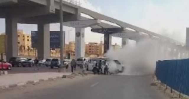 حريق سيارة ميكروباص على طريق المحور دون إصابات