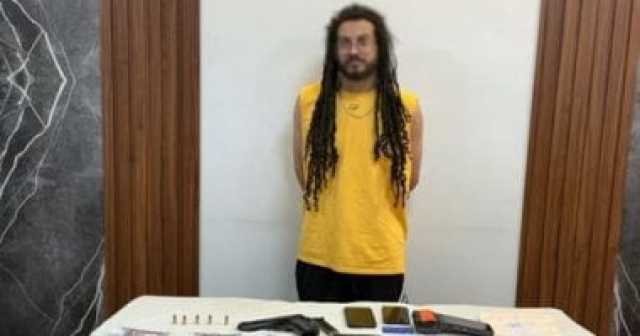 ضبط تيك توكر لاتهامه ببث فيديوهات خادشة للحياء وبحوزته سلاح وحشيش.. فيديو