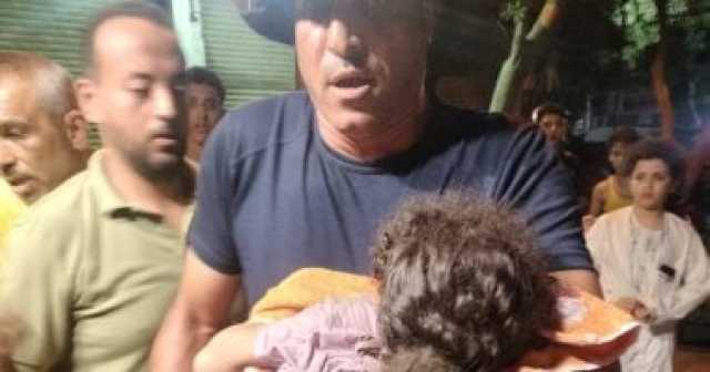 الحماية المدنية تستخرج طفلة محتجزة داخل مصعد فى الظاهر.. صور