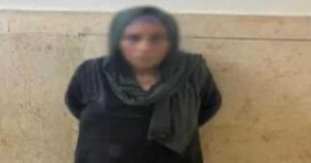الداخلية تكشف حقيقة فيديو سيدة تطرق الأبواب وهى تحمل سكين فى الجيزة