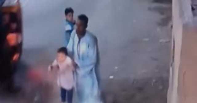 القبض على عاطل لاتهامه بالتعدي على طفلة ومحاولة سرقتها فى أسيوط