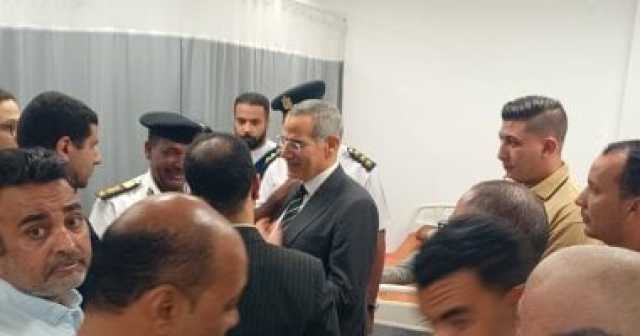 مدير أمن الأقصر يطمئن على مصابي حادث اتوبيس الصحراوي بالمجمع الطبي