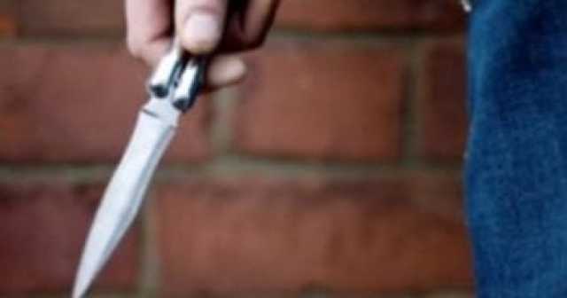 طالب يطعن زميله بسلاح أبيض بقرية كفور النيل بالفيوم