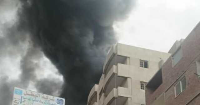 النيابة العامة تنتدب الأدلة الجنائية لمعاينة حريق مصنع قطع غيار سيارات في السلام