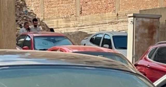سوزى الأردنية تصل المحكمة الاقتصادية بالحجاب والكمامة.. صور