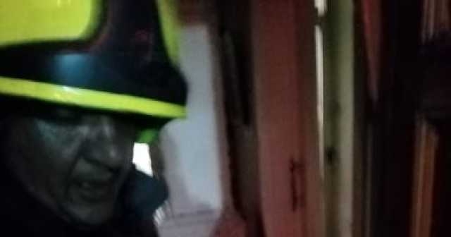 إنقاذ مسن محتجز داخل شقة سكنية بعقار فى مدينة نصر.. صور