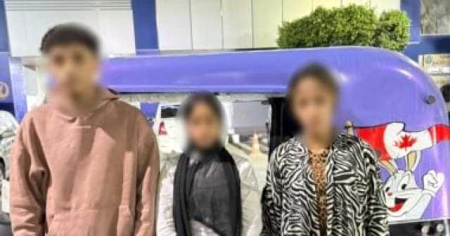 ضبط شاب وفتاتين صوروا مشاهدا منافية للآداب داخل توك توك فى القاهرة