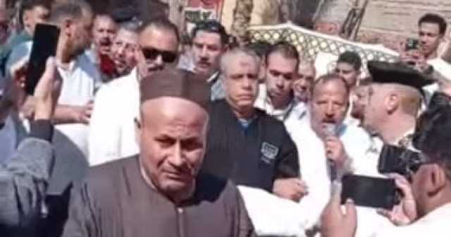 تقديم الكفن في جلسة صلح ينهي خصومة ثأرية بين عائلتين بالحوامدية.. صور