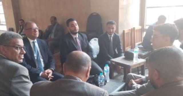 وصول هيئة الدفاع عن رمضان صبحى جنايات الجيزة مع تغيب اللاعب عن الحضور.. فيديو