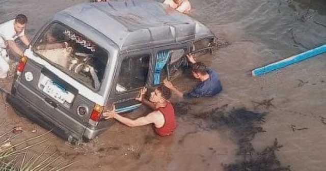 مصرع 3 أشخاص فى انقلاب سيارة بترعة على طريق خط 13 بنها طوخ.. صور