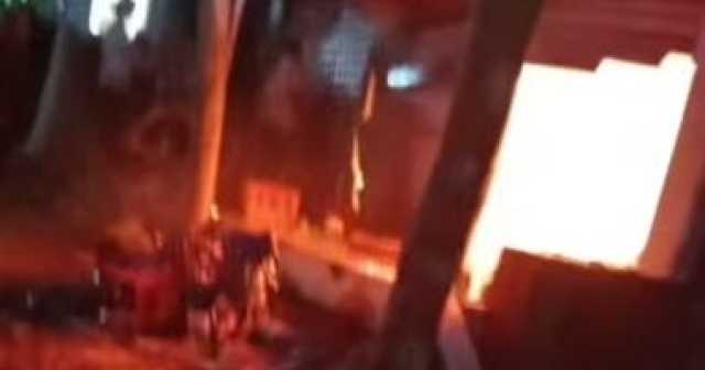 اندلاع حريق بمحل تجارى فى قرية الشوبك الغربى بالبدرشين.. صور