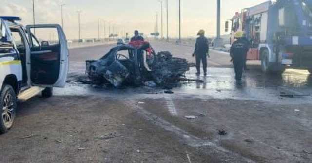 الحماية المدنية تسيطر على حريق فى سيارة ملاكى بالعبور