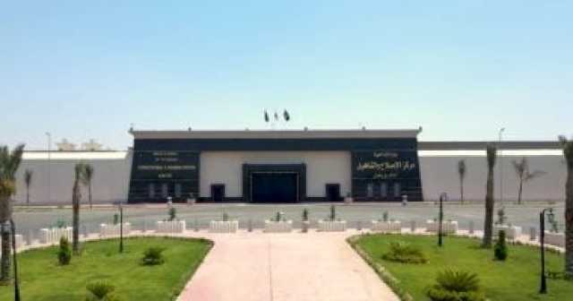 نزلاء مراكز الإصلاح والتأهيل يشاركون فى أكبر معارض الأثاث بجودة عالية.. فيديو